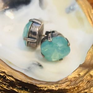 La Vie Parisienne stud earrings